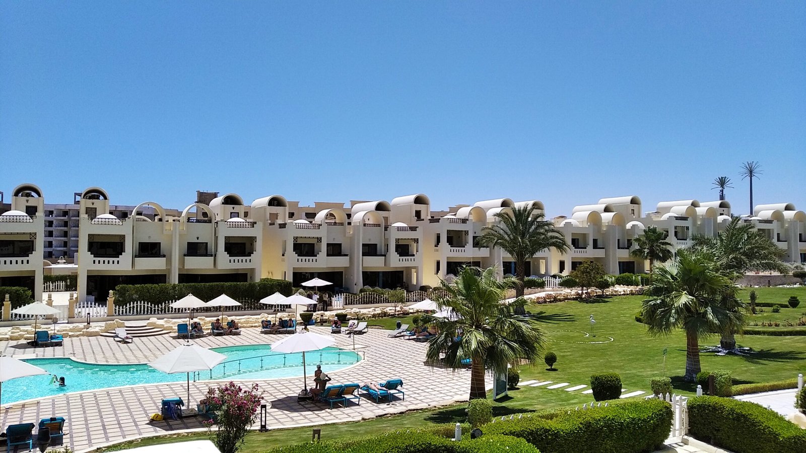Golden Beach Sahl Hasheesh Resort1