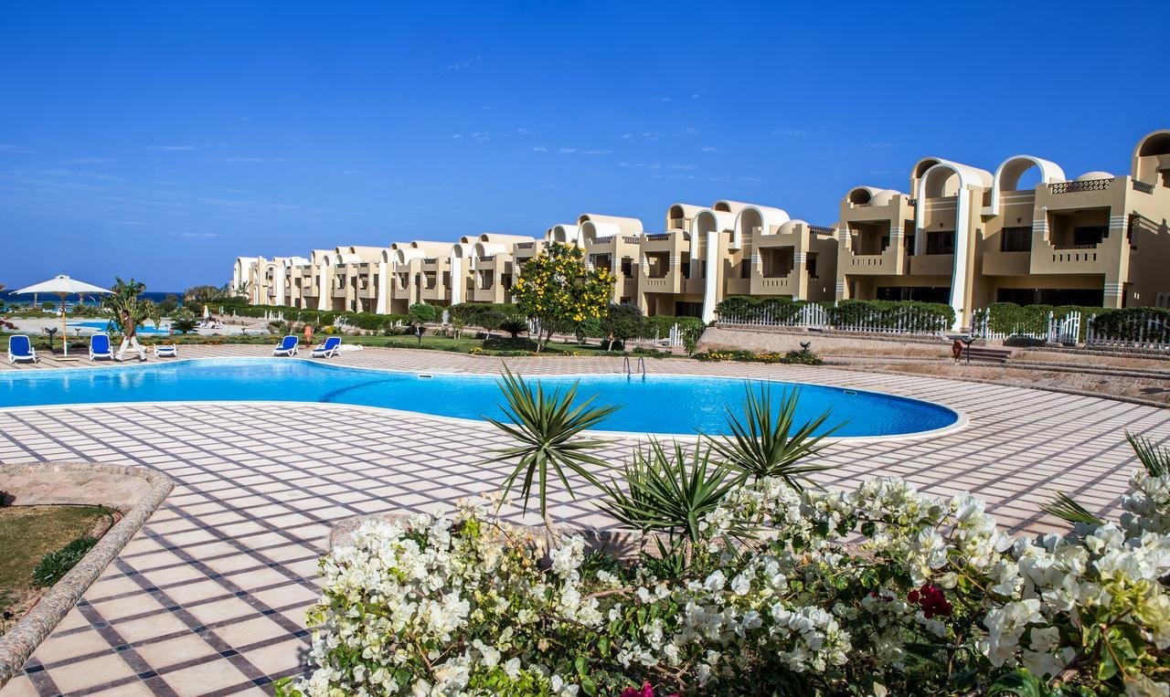 Golden Beach Sahl Hasheesh Resort3