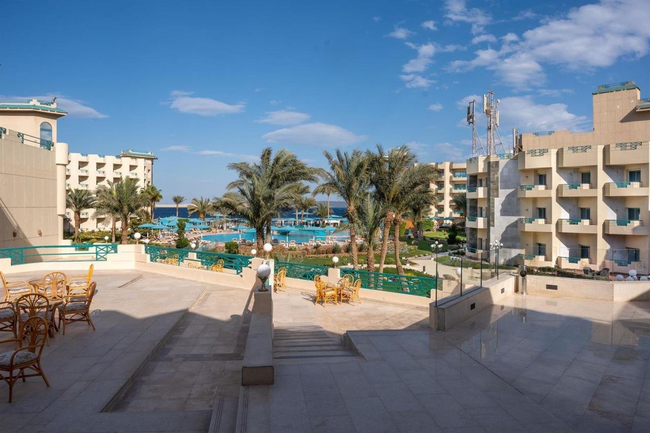 Moreno Horizon Resort (Families Only)4